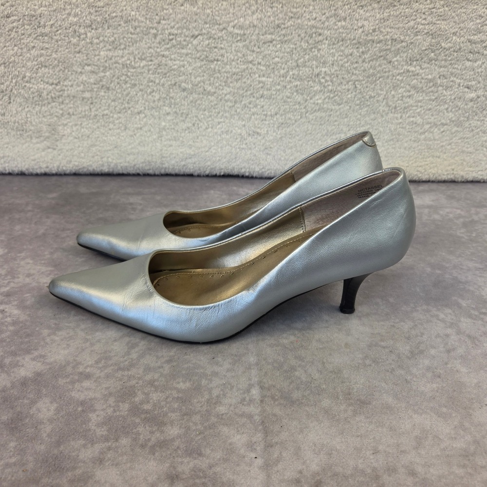Nine & Co Silver Leather Pointed Toe Kitten Heel Pumps NCTASSEL Size 9.5M